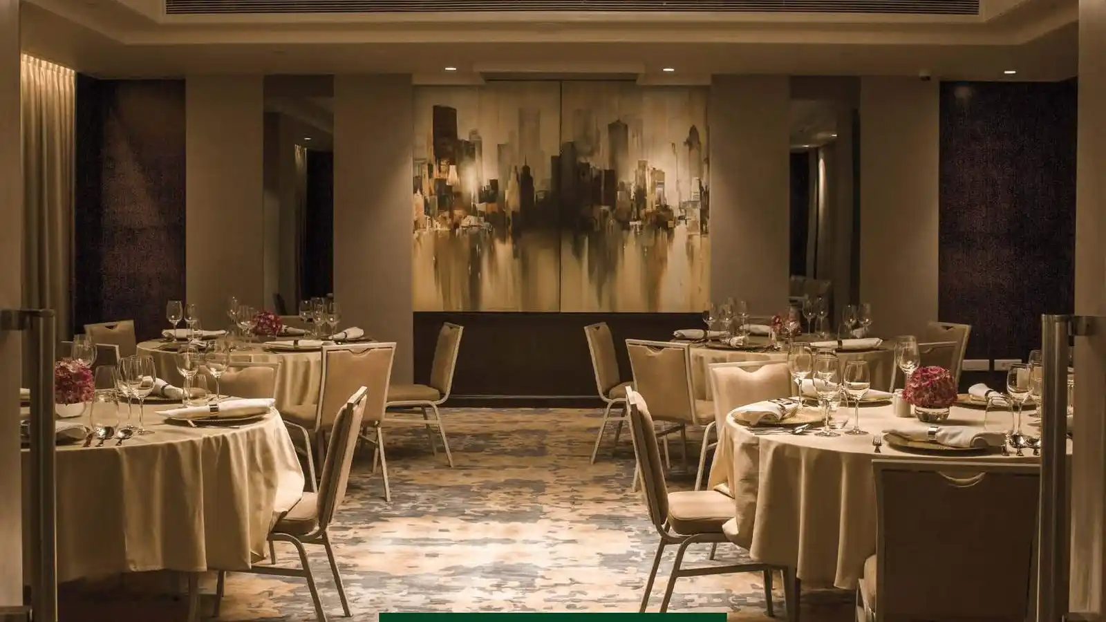 DLF-Kings-Court-Bar-Area